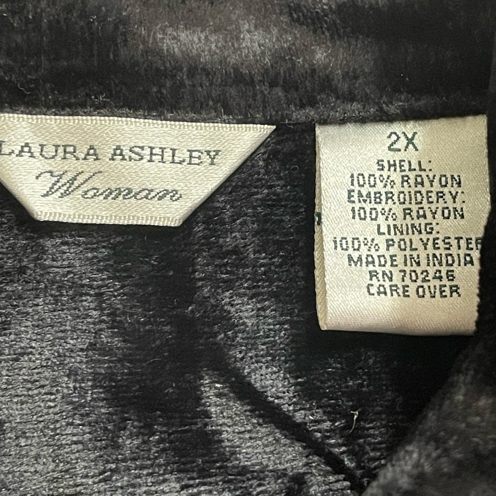 Laura Ashley Women's Paisley Embroidered Velvet Jacket black multi - Picture 7 of 7